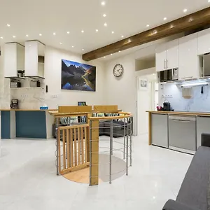 Louvre Luxury & Apartment